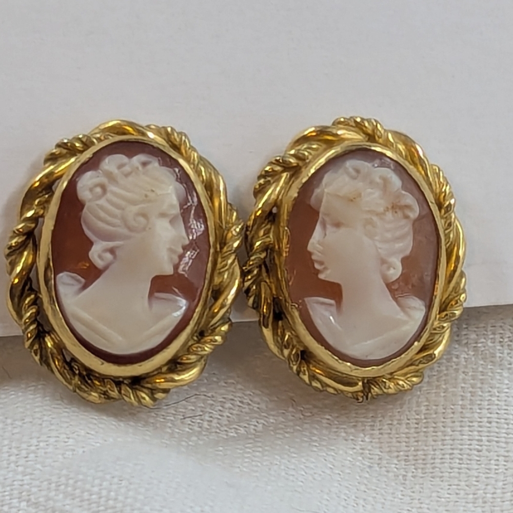 Antique cameo Gold Filled screw back earrings